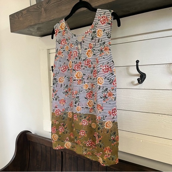 CAbi Penelope Tank Top - Floral and Stripe Mix. EUC size L. Retails $89 - Picture 6 of 12